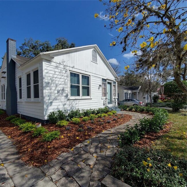 Building Photo - 421 E Kaley St