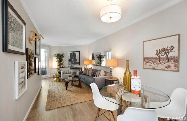 Building Photo - 240 Lombard St