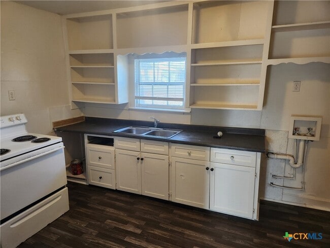 Building Photo - 1102 W Central Ave