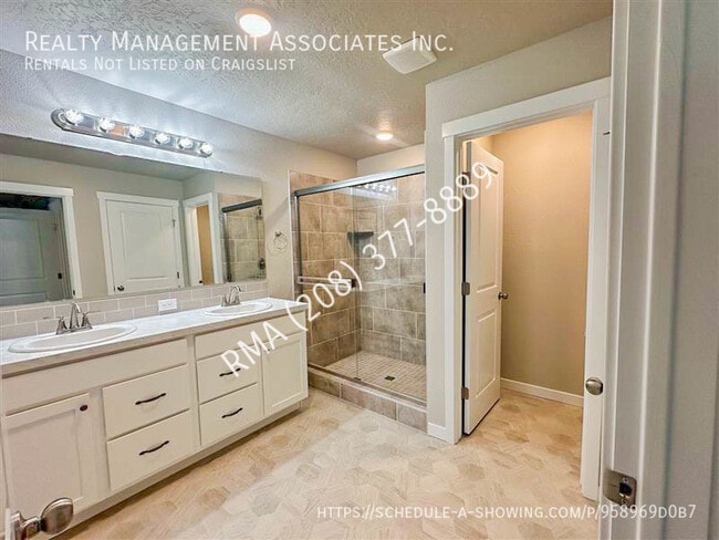 Building Photo - 412 N Traquair Ln