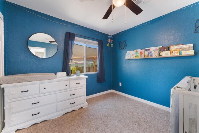 Building Photo - 2 Bedroom 1 bath Single Story Home on Large Lot with Solar and Water Purification