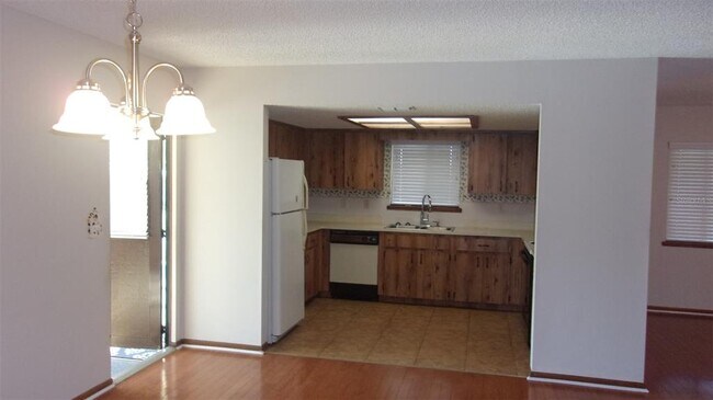 Building Photo - 10015 SW 90th Ct