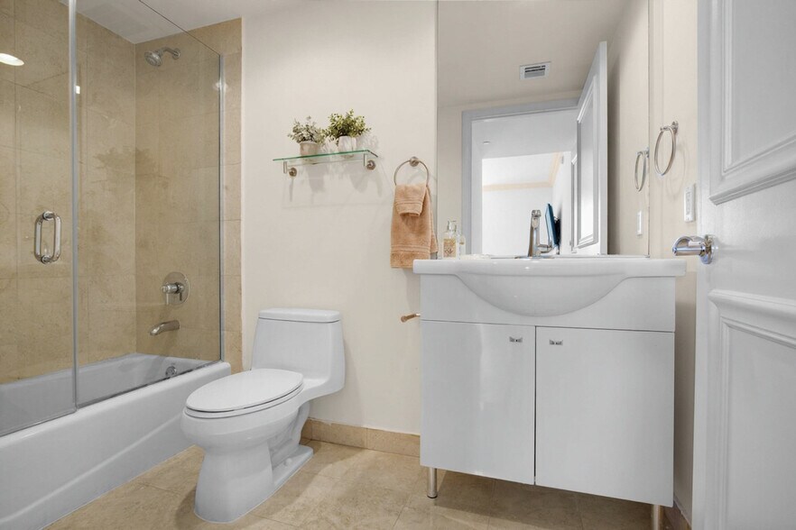 Building Photo - 1830 S Ocean Dr