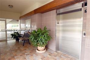 Building Photo - 49 Majorca Ave