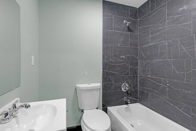 Building Photo - 2392 Zanone Ave