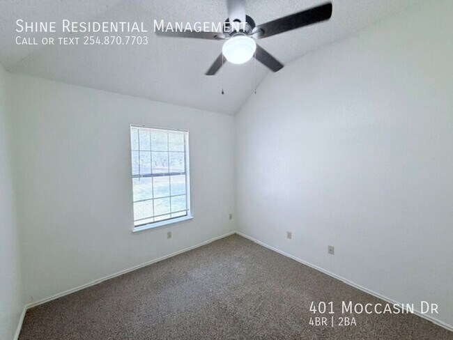 Building Photo - 401 Moccasin Dr