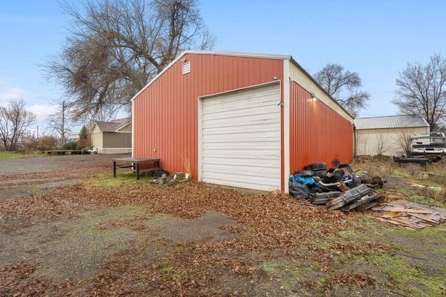 Building Photo - 107 E Holland Ave