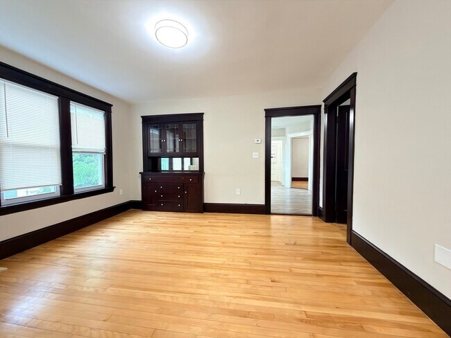 Building Photo - 4 Glade St