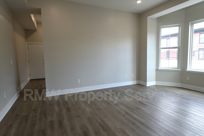 Building Photo - 4000 W Girard Ave