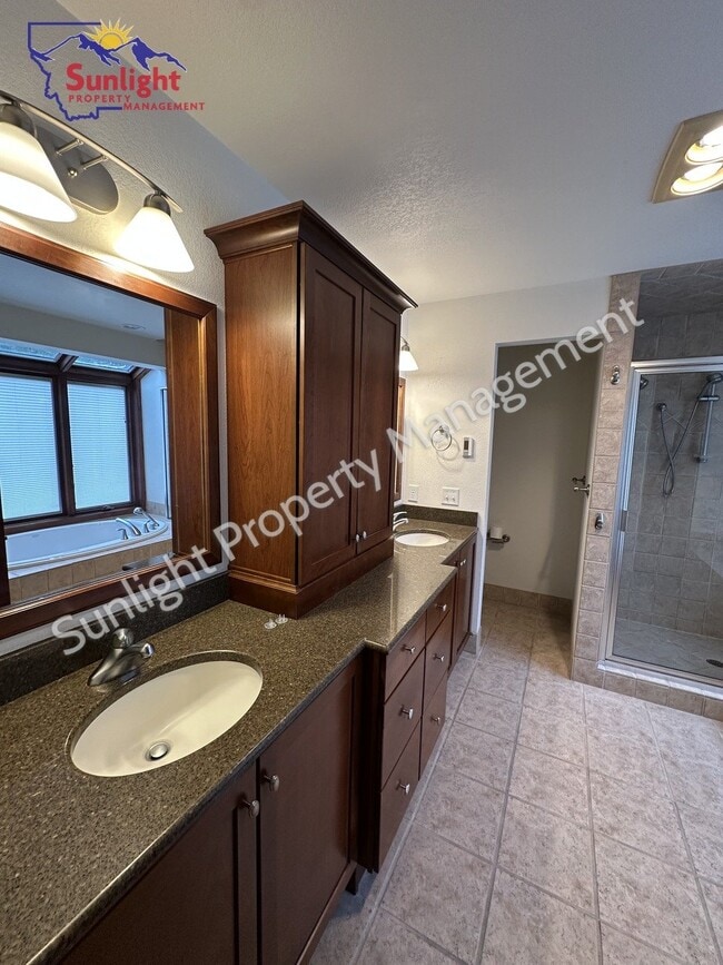 Building Photo - 4-Bedroom Retreat with 3.5 Baths in Billings – 4,378 Sq. Ft. of Comfort on Rimrock Road!