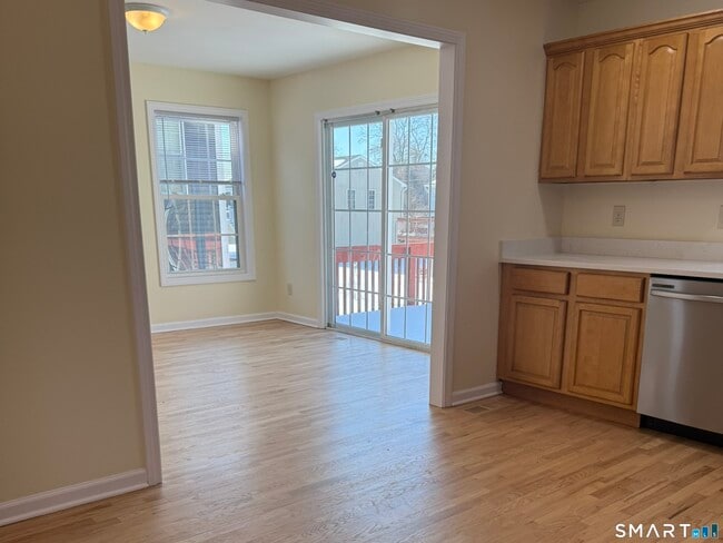 Building Photo - 765 Hart St