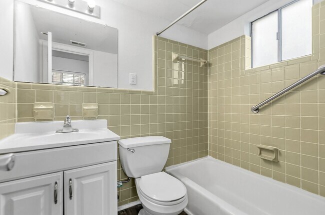Interior Photo - Cliff Place