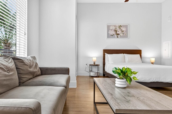 Building Photo - 1116 Gramercy Ln