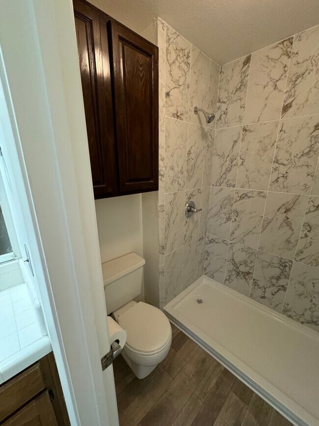 Building Photo - 1042 Awani Dr