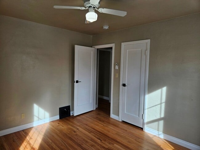 Building Photo - 4Bd/2Ba Two Story Home - For Viewing!