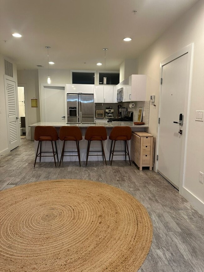 Building Photo - 1 Bedroom, 2 Bath Condo