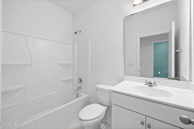Building Photo - 180 Brandon Lks Dr