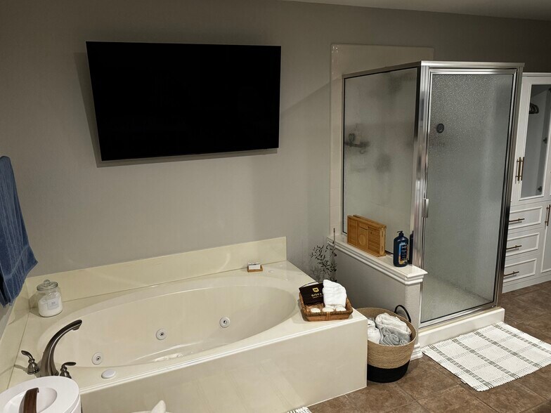 Jacuzzi & Shower - 10133 Irvington Blvd