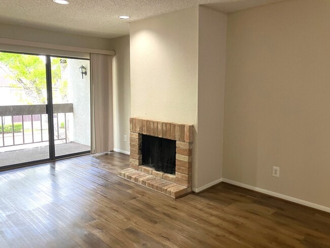 Building Photo - 12100 Melville Dr