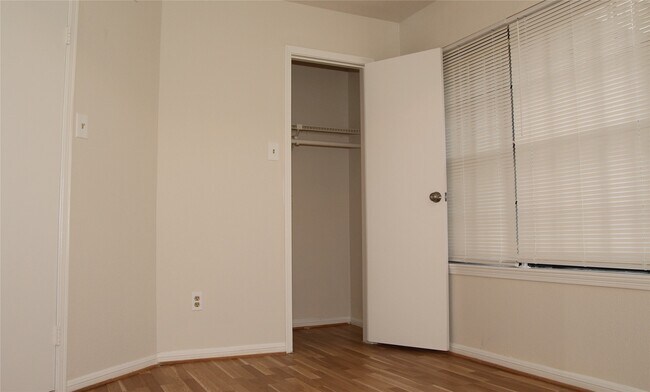 Building Photo - 2425 Holly Hall St