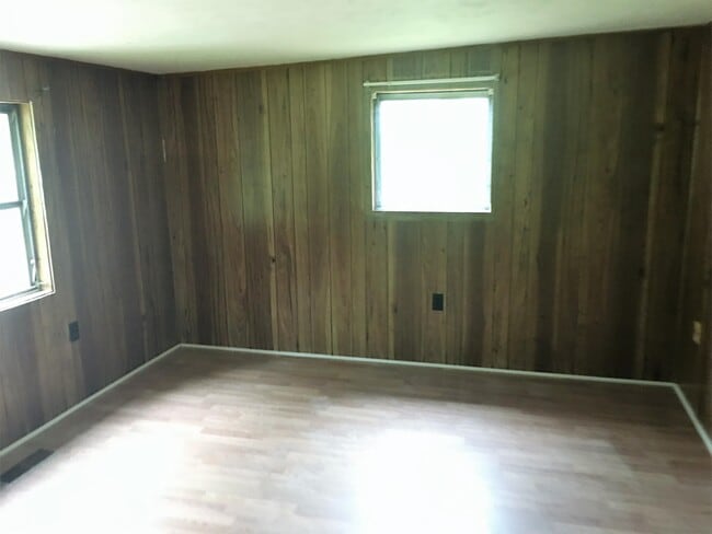 Building Photo - 32 Counterfeit Way