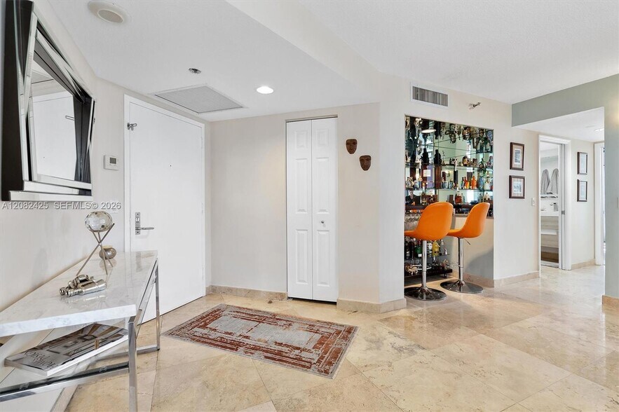 Building Photo - 3500 Mystic Pointe Dr