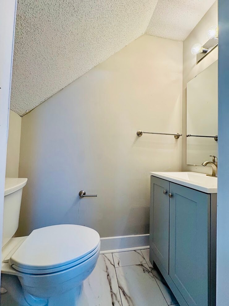 Half Bathroom - 8112 Farmlea Cir