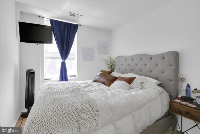 Building Photo - 2137 Spruce St