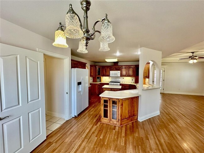 Building Photo - 602 SE Cambridge Pl