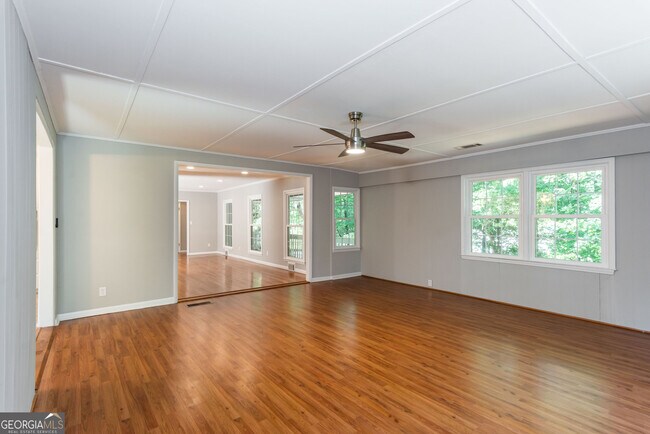 Building Photo - 80 Pinehurst Ln