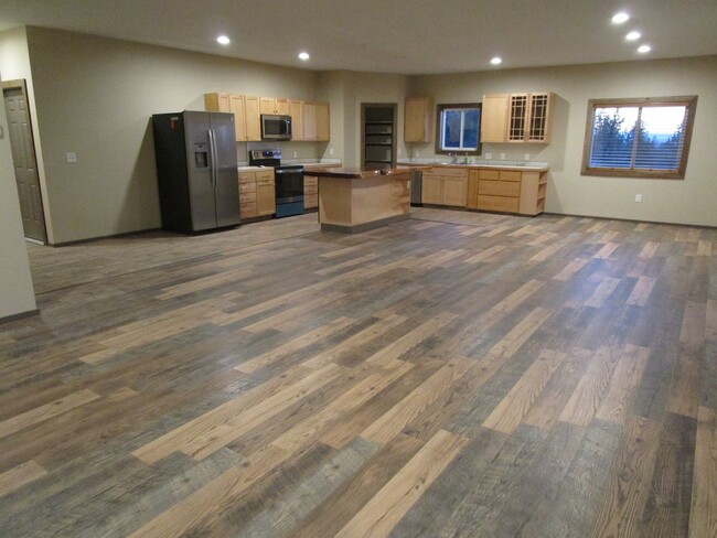 Building Photo - *PRICE IMPROVEMENT!* Custom Home in Ochoco...