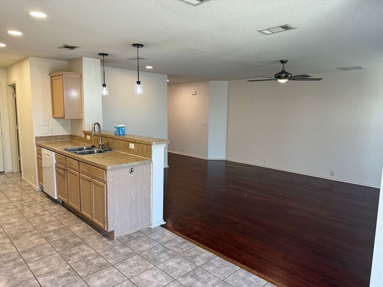 Building Photo - 1206 Pintail