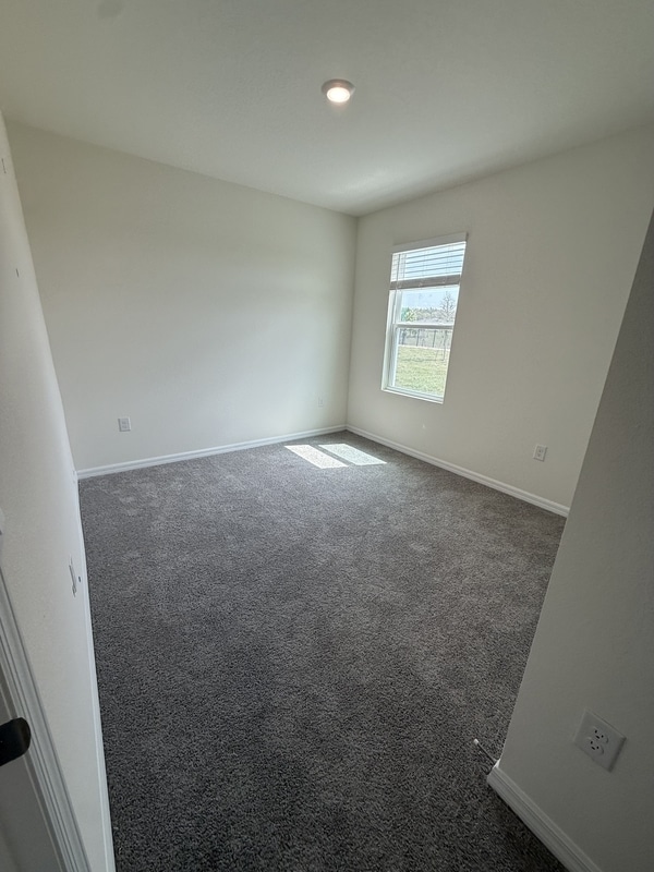 Building Photo - 5490 Hayloft Dr