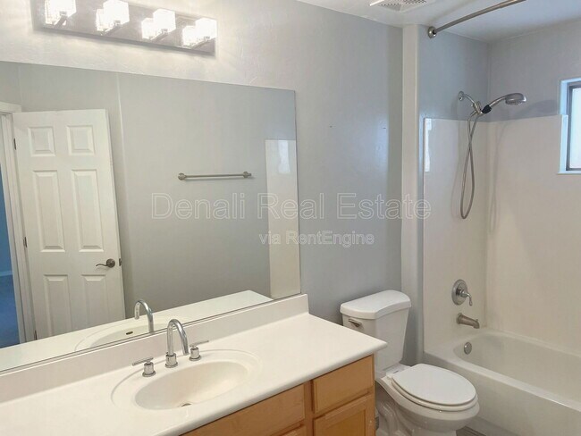 Building Photo - 8069 N Painted Feather Dr