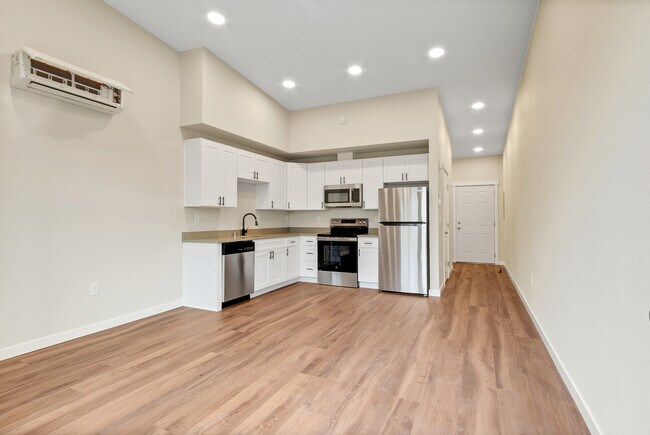 Building Photo - 2108 S J St