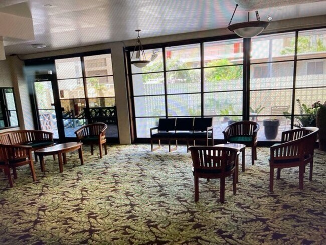 Building Photo - Cute Studio Waikiki- Furnished/ ALL Utilti...