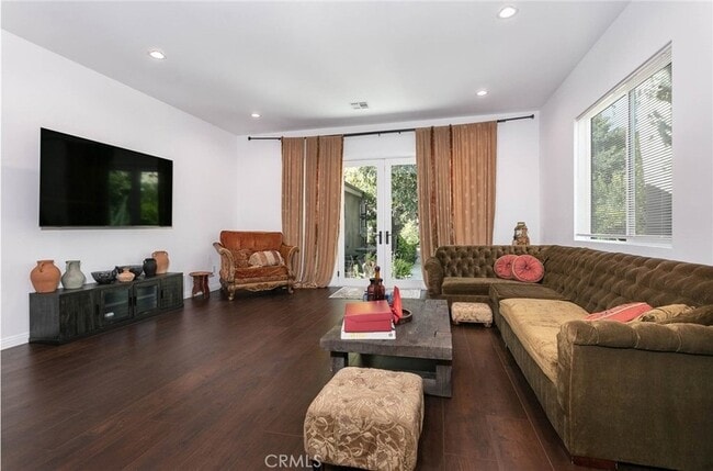 Building Photo - 5825 Fulton Ave