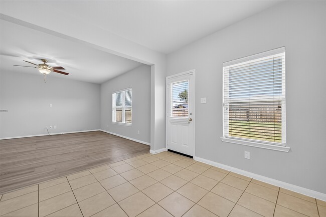 Building Photo - 5119 Harbor Palm Dr