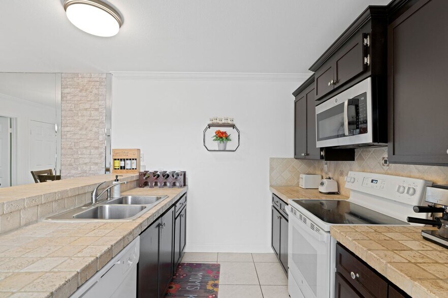 Building Photo - 3904 39th Way