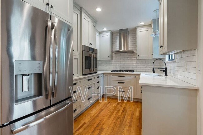 Building Photo - 541 Skyview Dr
