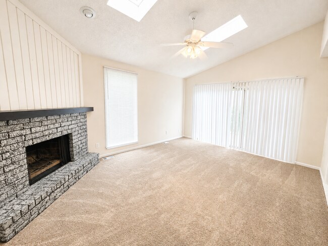 Building Photo - Spacious 3BR Duplex with Two Living Areas