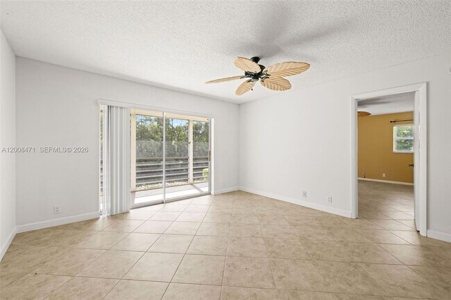 Building Photo - 110 Lake Meryl Dr