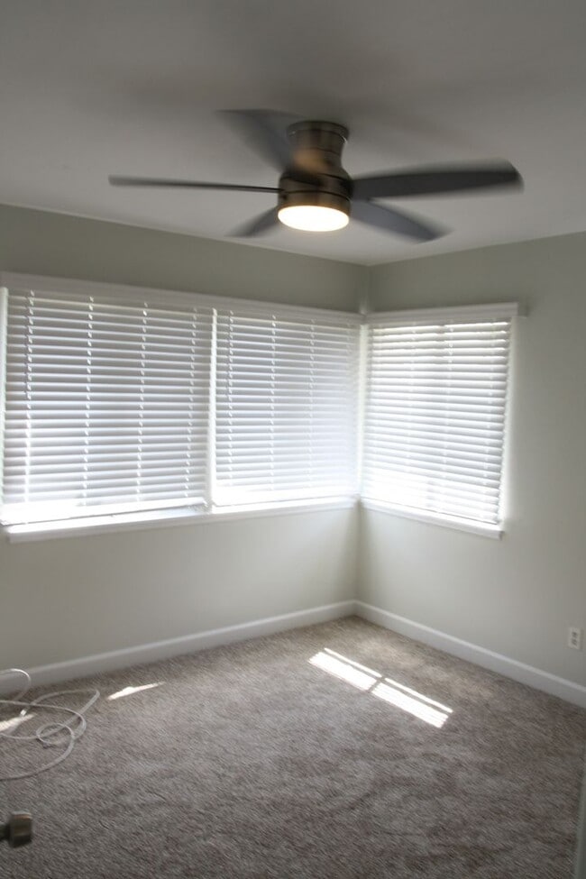 Building Photo - 3 Bedroom House in Clairmont - Complete Remodel