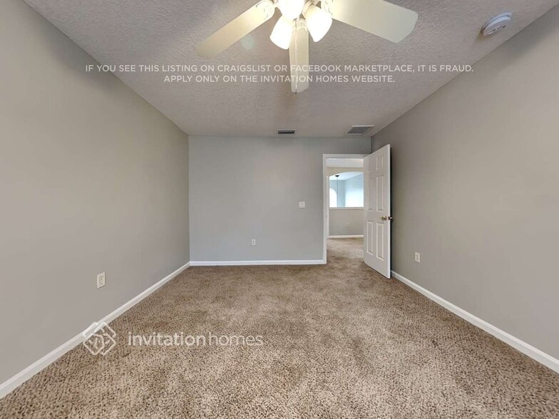 Building Photo - 216 N Hidden Tree Dr