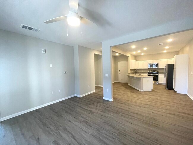 Building Photo - 300 Willow Grv Wy