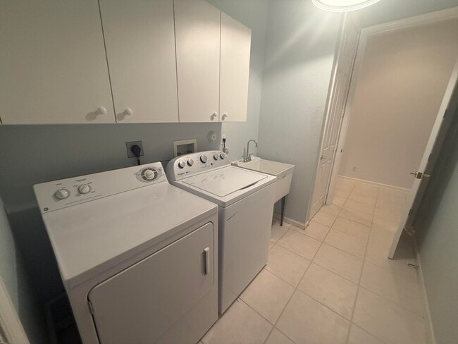 Building Photo - 9041 Bay Harbour Cir