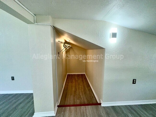 Building Photo - 658 West Ave