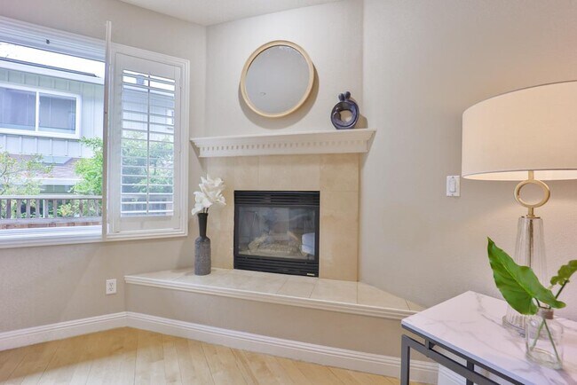 Building Photo - 492 Tyndall St