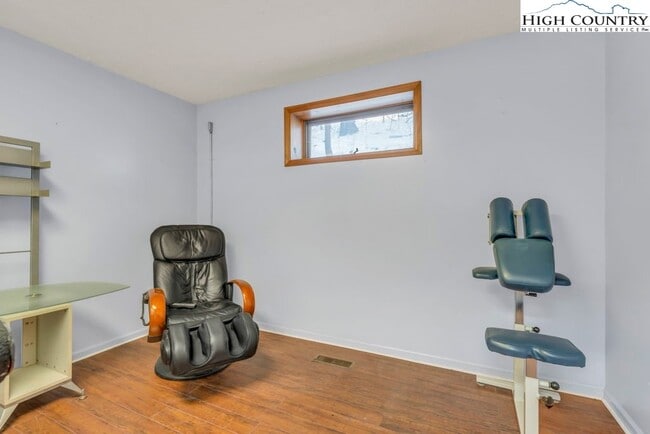 Building Photo - 483 NC-105 Extension