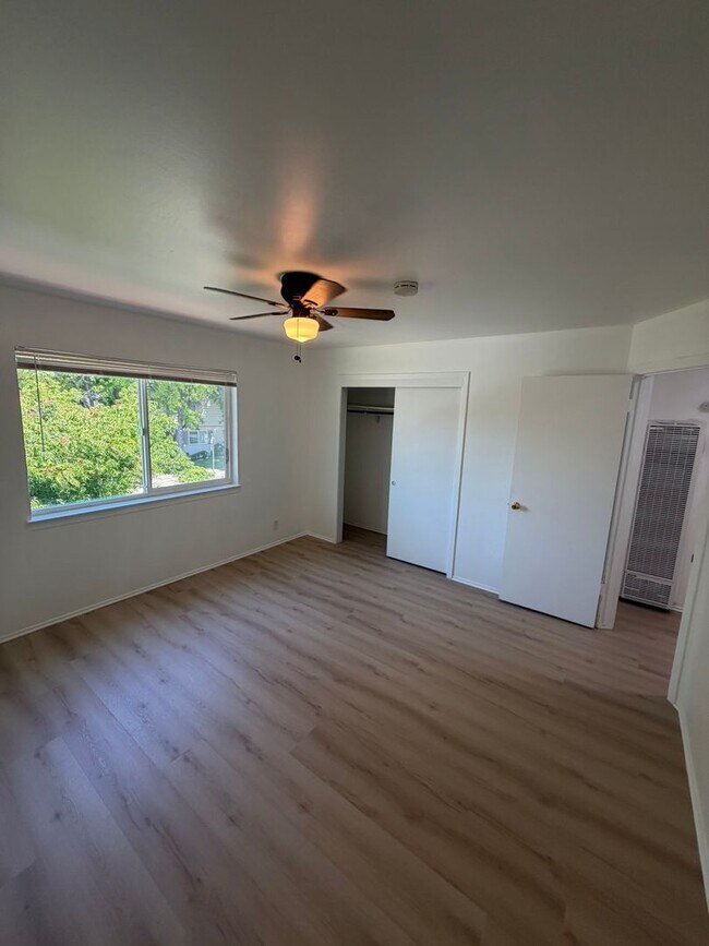 Building Photo - 831 Opal Dr